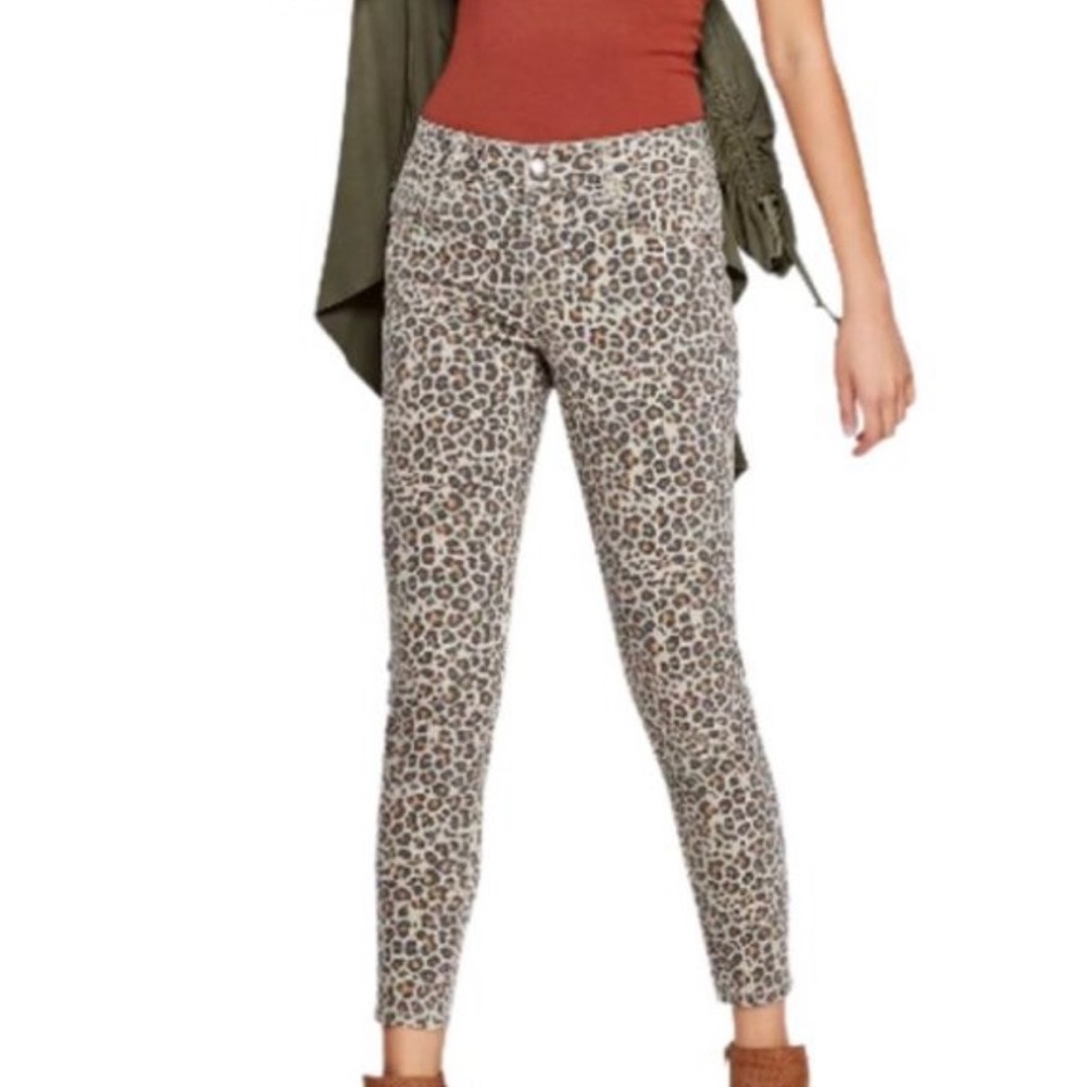Knox Rose leopard crop pants
